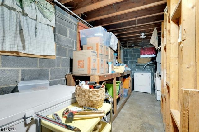 15 Hillside Rd, Ringwood Boro, NJ 07456