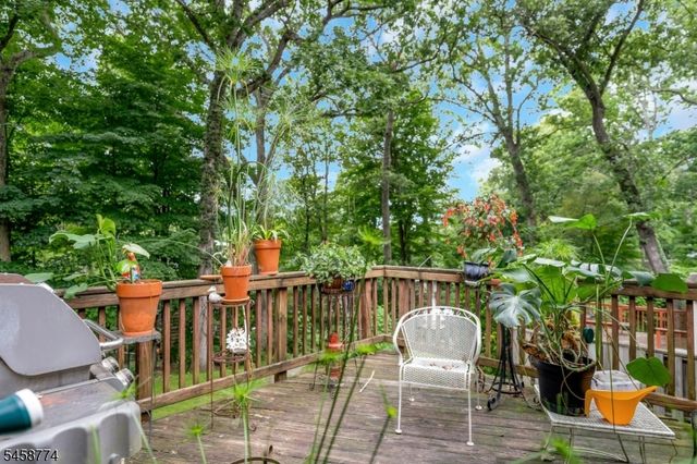 15 Hillside Rd, Ringwood Boro, NJ 07456