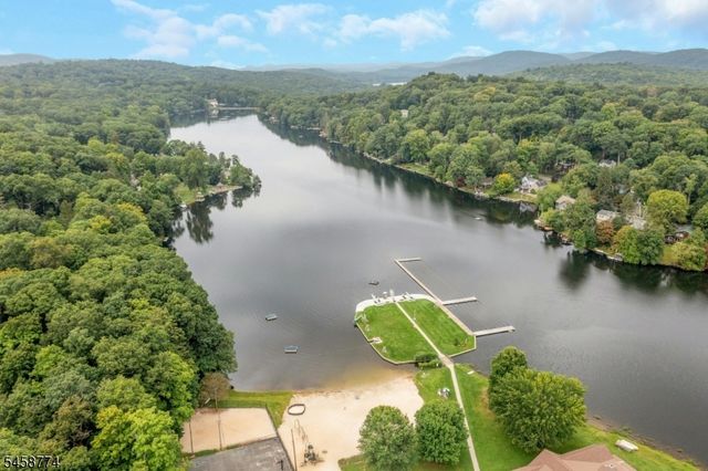 15 Hillside Rd, Ringwood Boro, NJ 07456
