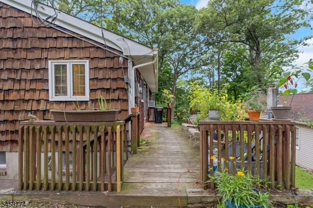 15 Hillside Rd, Ringwood Boro, NJ 07456