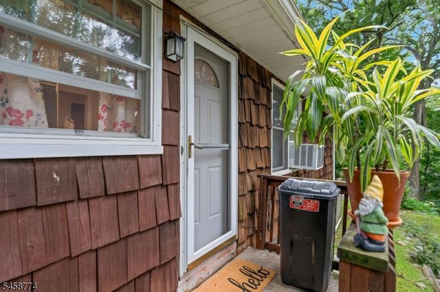 15 Hillside Rd, Ringwood Boro, NJ 07456