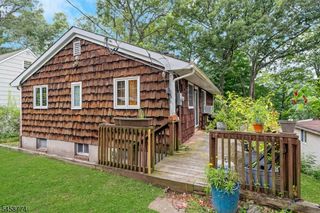 15 Hillside Rd, Ringwood Boro, NJ 07456