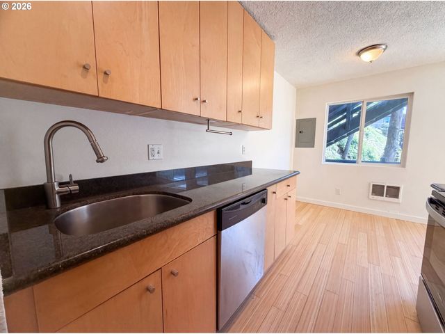1300 Ne 68TH Ave 15, Portland, OR 97213