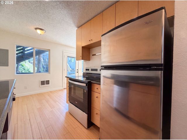 1300 Ne 68TH Ave 15, Portland, OR 97213