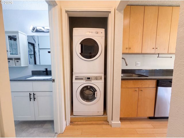 1300 Ne 68TH Ave 15, Portland, OR 97213