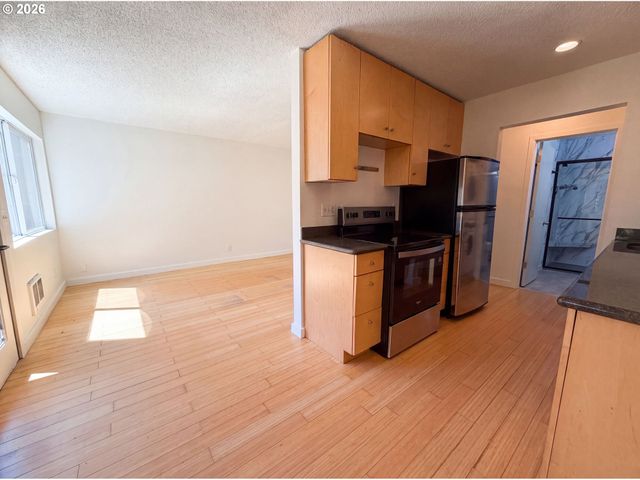 1300 Ne 68TH Ave 15, Portland, OR 97213