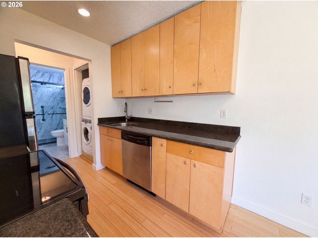 1300 Ne 68TH Ave 15, Portland, OR 97213