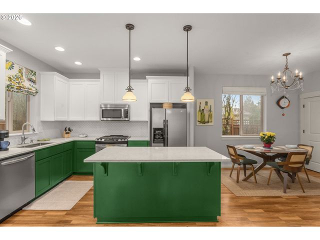 19195 CENTRAL POINT Rd, Oregon City, OR 97045