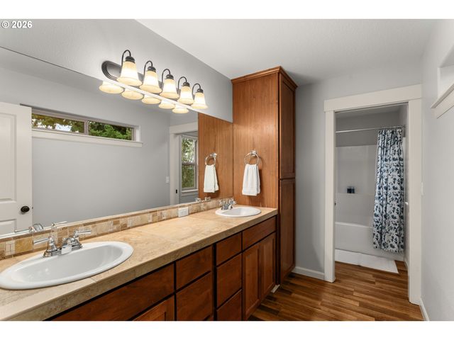 19195 CENTRAL POINT Rd, Oregon City, OR 97045