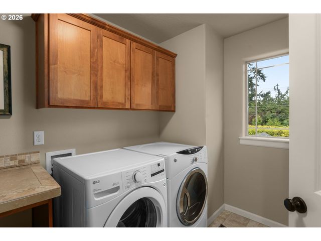 19195 CENTRAL POINT Rd, Oregon City, OR 97045