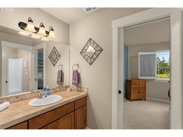 19195 CENTRAL POINT Rd, Oregon City, OR 97045