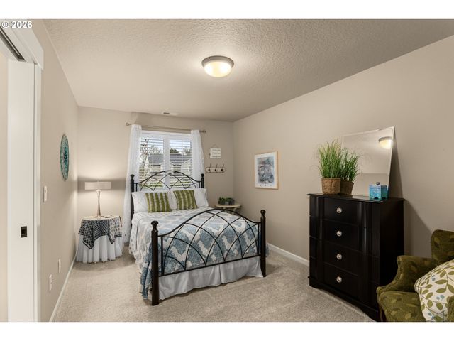 19195 CENTRAL POINT Rd, Oregon City, OR 97045