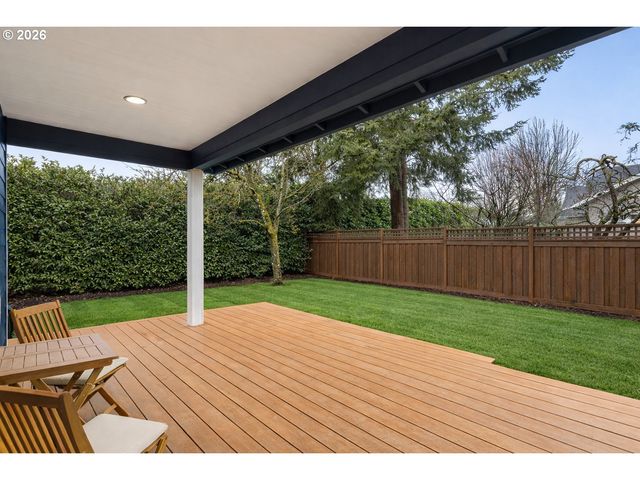 19195 CENTRAL POINT Rd, Oregon City, OR 97045