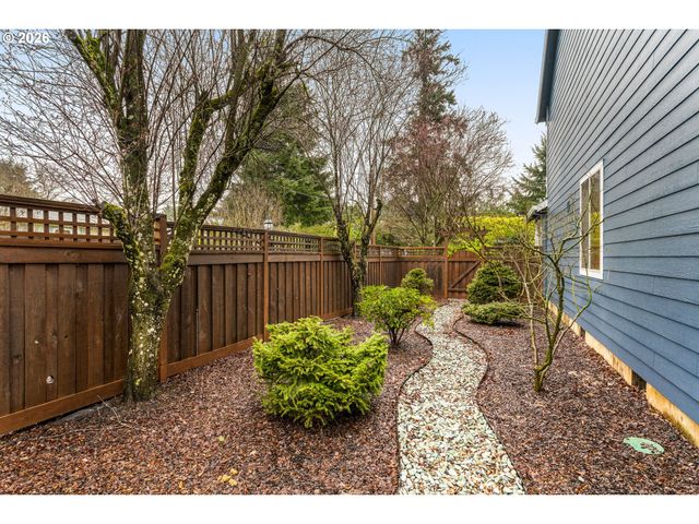 19195 CENTRAL POINT Rd, Oregon City, OR 97045