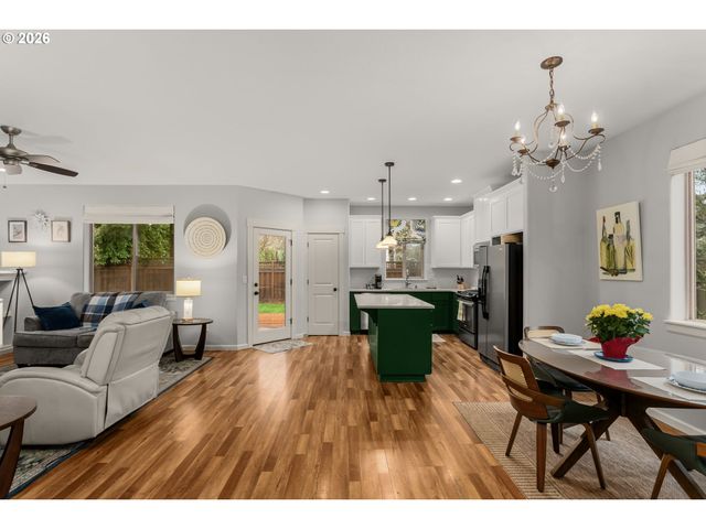 19195 CENTRAL POINT Rd, Oregon City, OR 97045