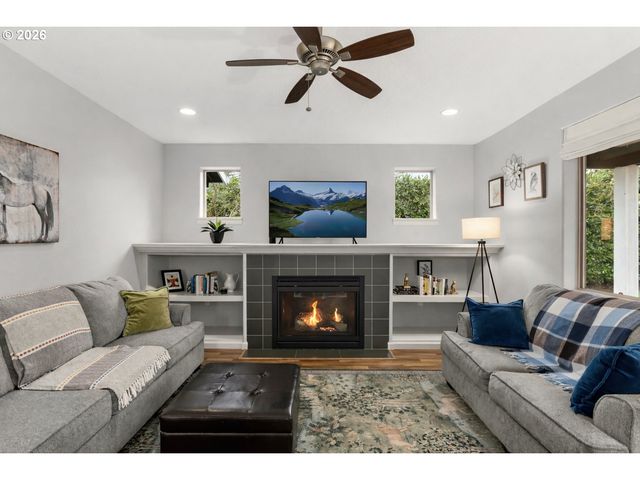 19195 CENTRAL POINT Rd, Oregon City, OR 97045