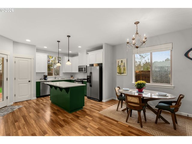 19195 CENTRAL POINT Rd, Oregon City, OR 97045