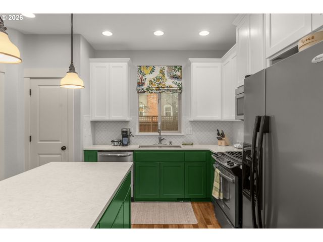 19195 CENTRAL POINT Rd, Oregon City, OR 97045