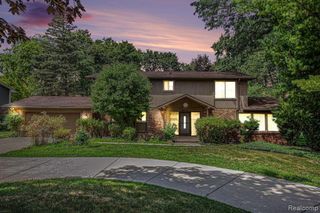 5622 Powder Horn Drive, West Bloomfield, MI 48322