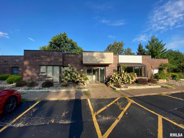 2121 1ST Street A, Moline, IL 61265