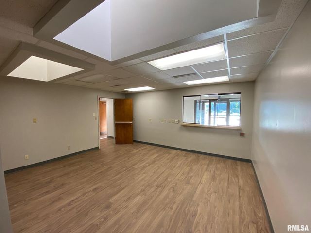 2121 1ST Street A, Moline, IL 61265