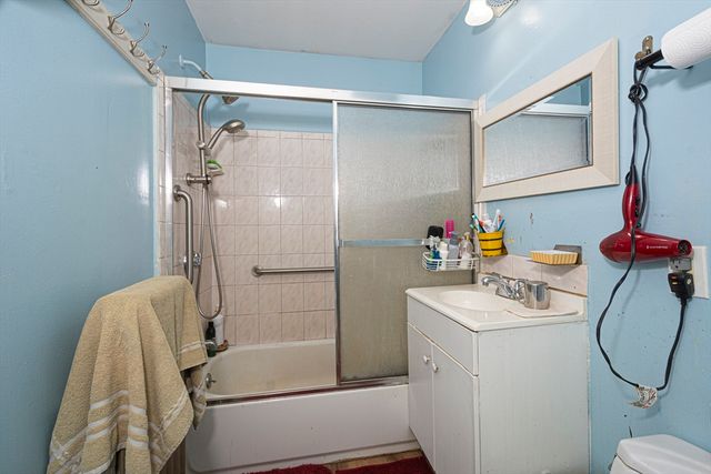 2 Kosta St, Worcester, MA 01607
