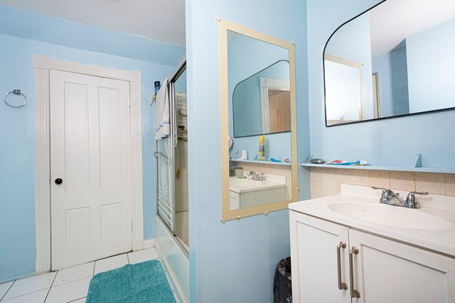 2 Kosta St, Worcester, MA 01607