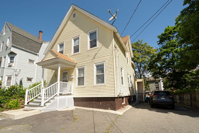 2 Kosta St, Worcester, MA 01607