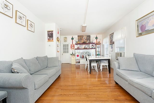2 Kosta St, Worcester, MA 01607