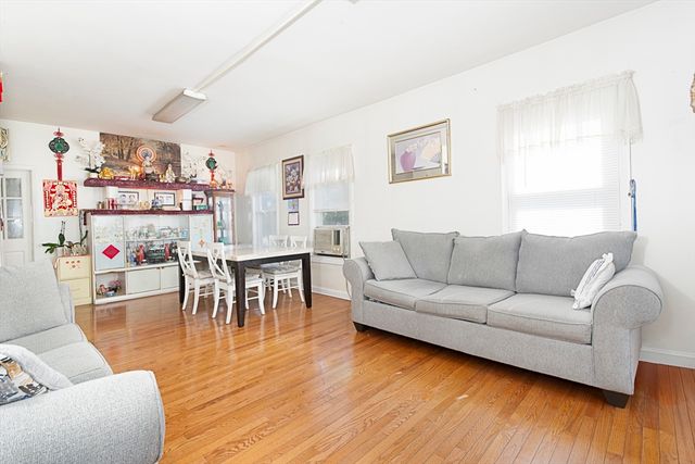 2 Kosta St, Worcester, MA 01607