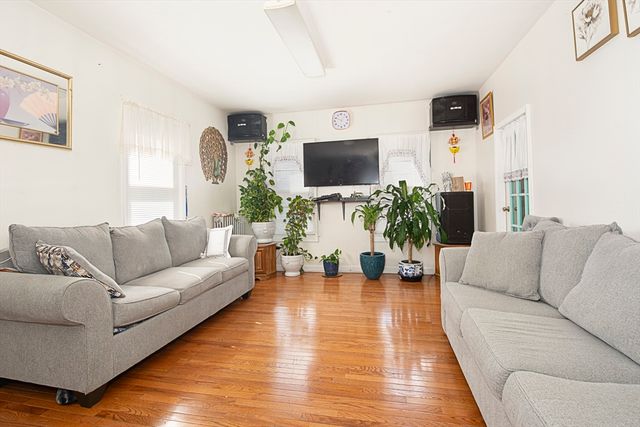 2 Kosta St, Worcester, MA 01607