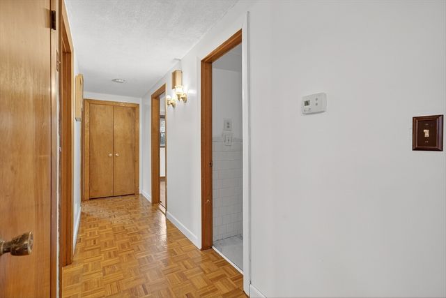 33 Isleboro St, Worcester, MA 01606