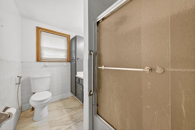 33 Isleboro St, Worcester, MA 01606