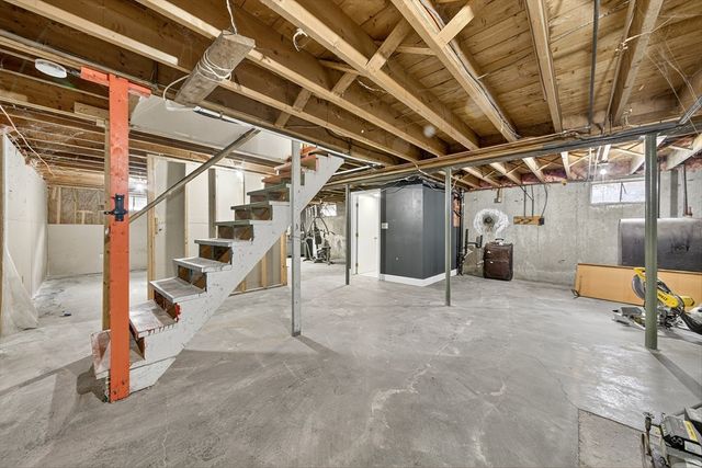 33 Isleboro St, Worcester, MA 01606