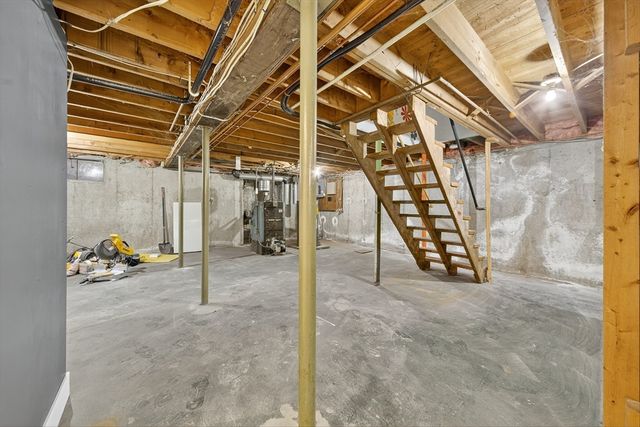 33 Isleboro St, Worcester, MA 01606