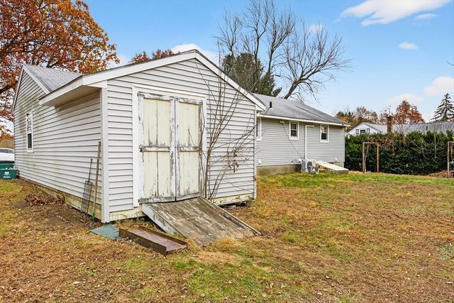 33 Isleboro St, Worcester, MA 01606