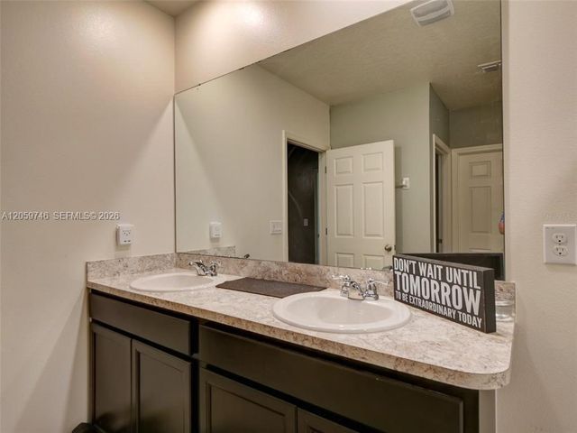 808 SE Old Country Road, Palm Bay, FL 32909