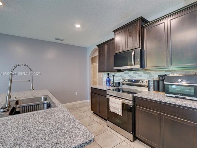 808 SE Old Country Road, Palm Bay, FL 32909