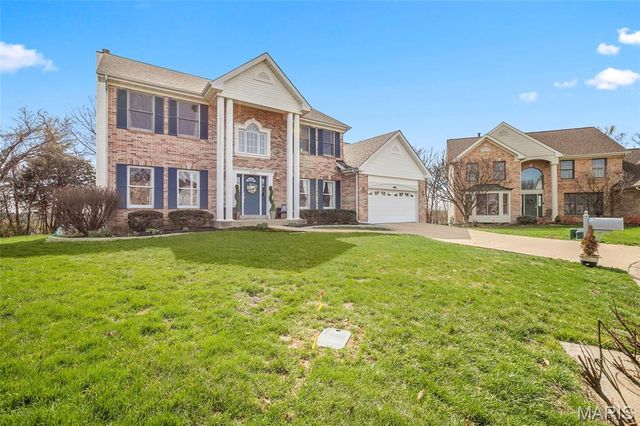 4901 Sunset Oaks Lane, St Louis, MO 63128