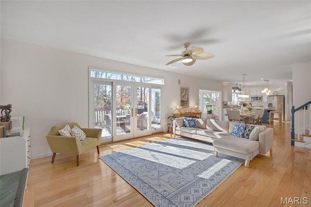 4901 Sunset Oaks Lane, St Louis, MO 63128