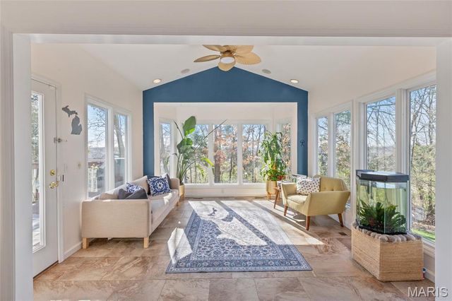 4901 Sunset Oaks Lane, St Louis, MO 63128