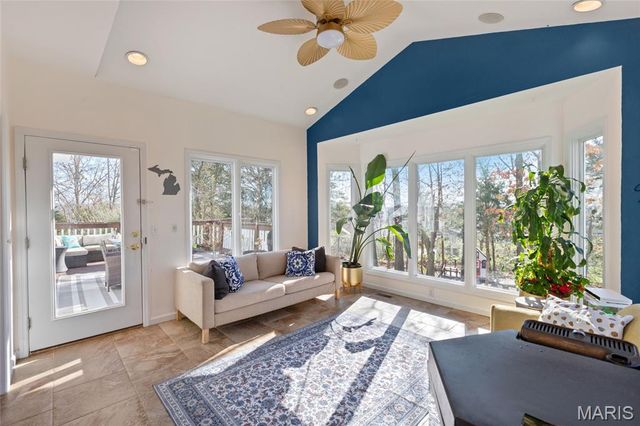 4901 Sunset Oaks Lane, St Louis, MO 63128