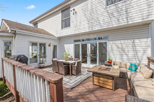 4901 Sunset Oaks Lane, St Louis, MO 63128