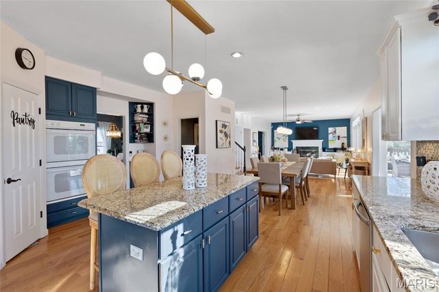 4901 Sunset Oaks Lane, St Louis, MO 63128