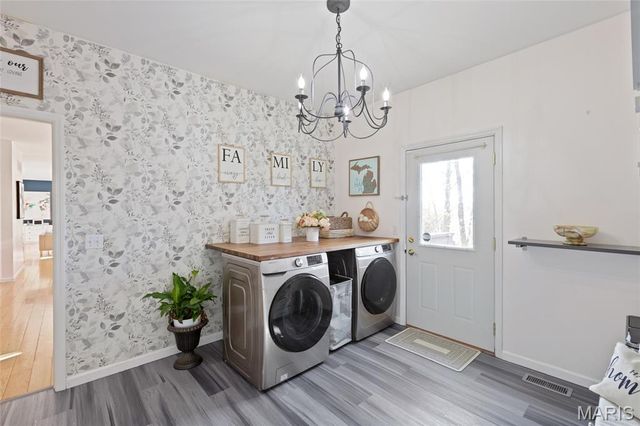 4901 Sunset Oaks Lane, St Louis, MO 63128