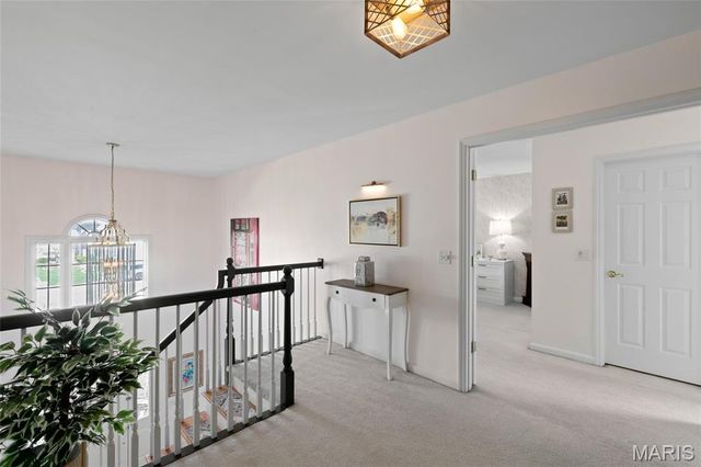 4901 Sunset Oaks Lane, St Louis, MO 63128