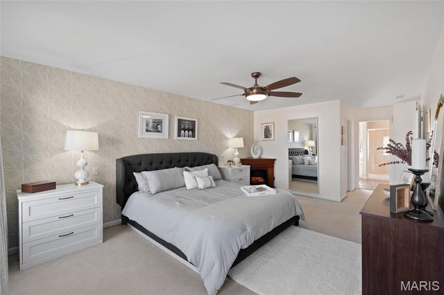 4901 Sunset Oaks Lane, St Louis, MO 63128