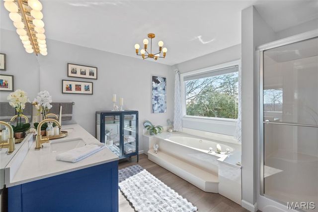 4901 Sunset Oaks Lane, St Louis, MO 63128