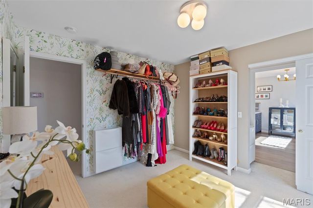 4901 Sunset Oaks Lane, St Louis, MO 63128