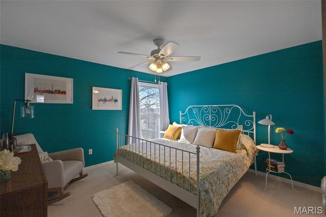 4901 Sunset Oaks Lane, St Louis, MO 63128